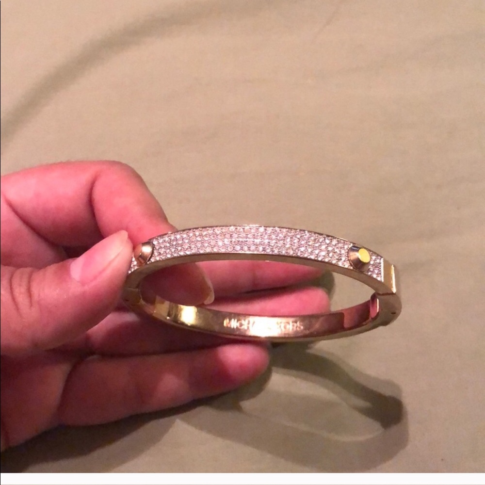 No bracelet